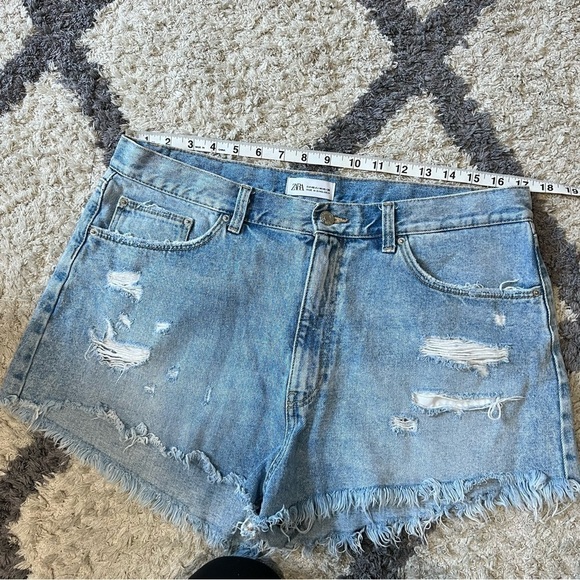 Zara High Rise Relaxed Fit Denim Shorts - Picture 6 of 8